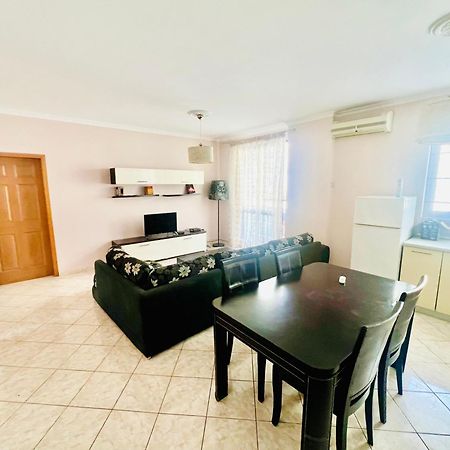 Lovely 3-Bedroom Rental Unit In Durres Ngoại thất bức ảnh